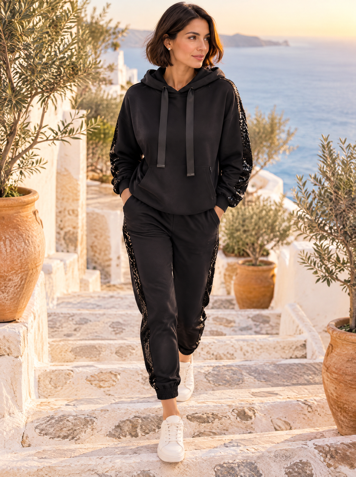Veraperle conjunto de sudadera y jogger con franja brillante en negro