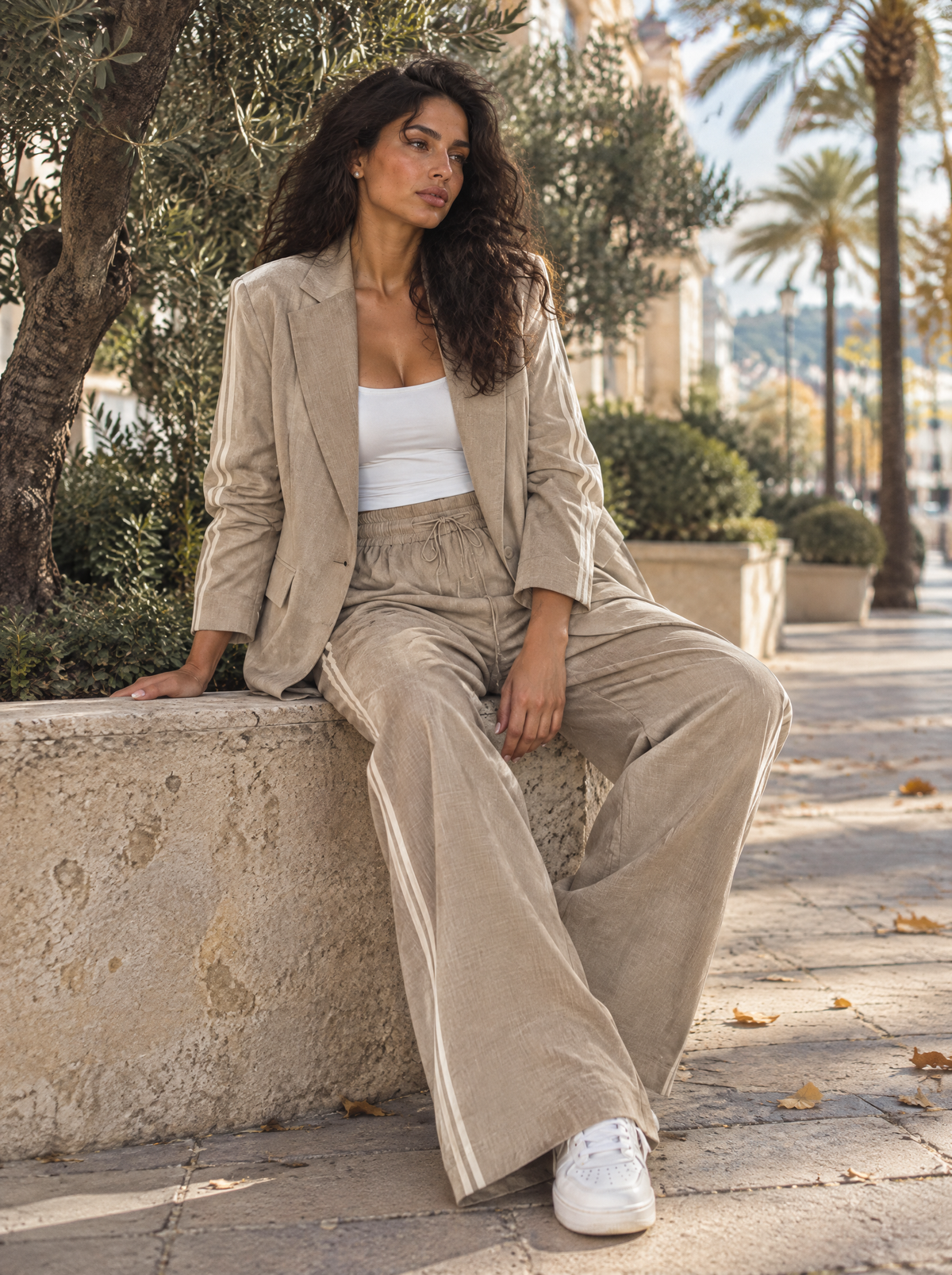 Veraperle traje de blazer oversize y pantalón palazzo con franjas en beige