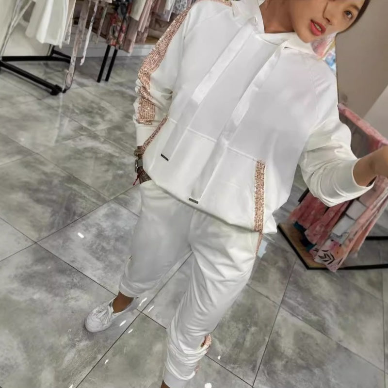 Veraperle conjunto de sudadera y jogger en blanco, foto del proveedor